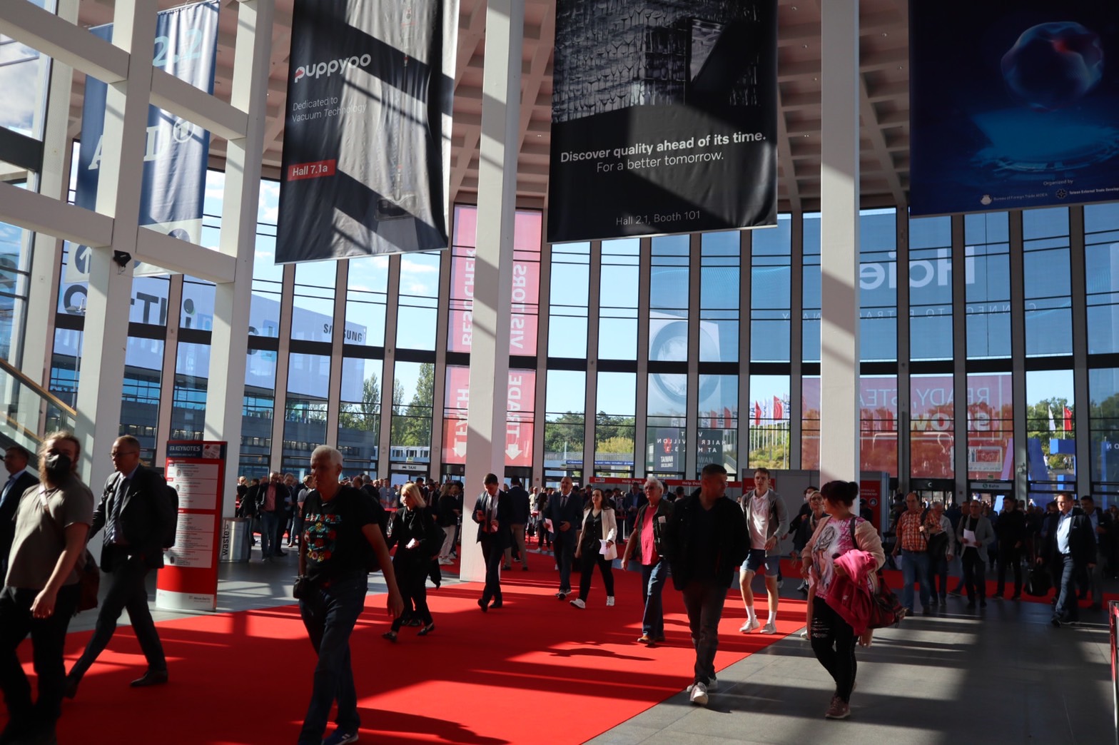 2022德國柏林消費電子展首日開展，即湧入眾多人潮