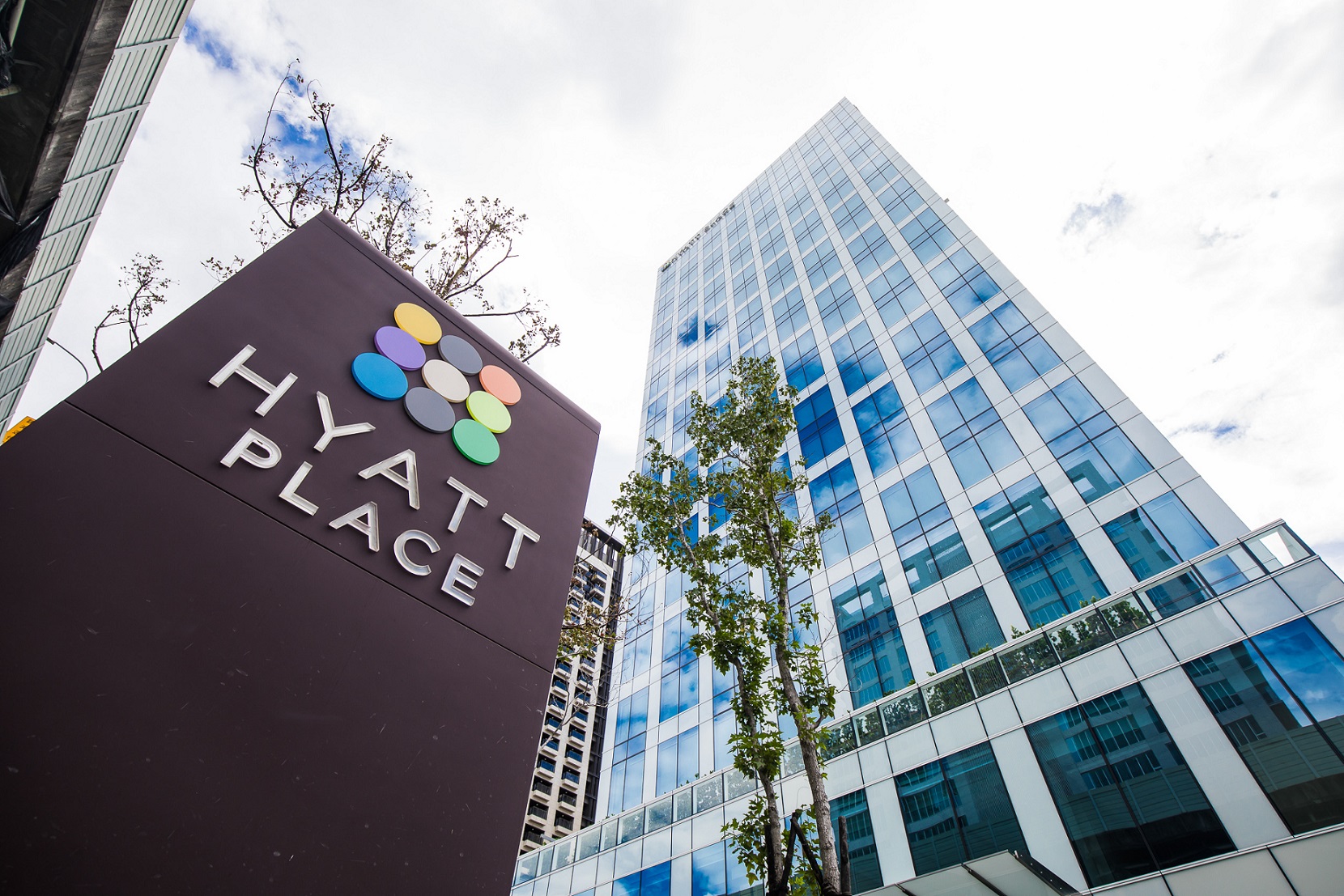 「Hyatt Place凱悅嘉軒」國際品牌飯店終落腳新莊，新莊凱悅嘉軒酒店地上21層、地下4層的華麗建物，提供280間客房、文創及展演空間